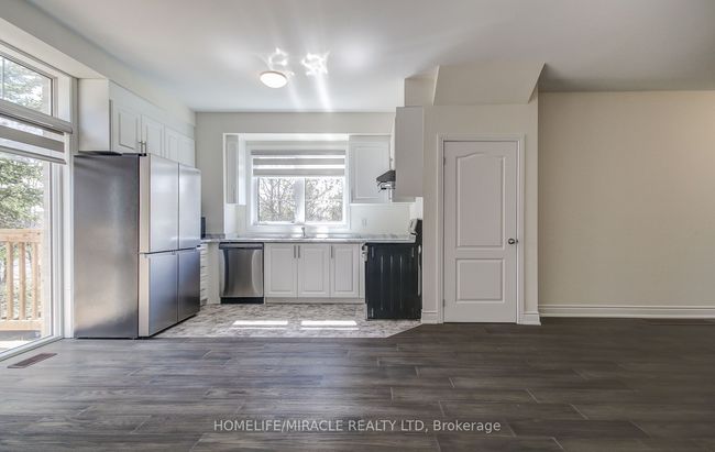 28 Yvonne Dr, House attached with 3 bedrooms, 4 bathrooms and 1 parking in Brampton ON | Image 10