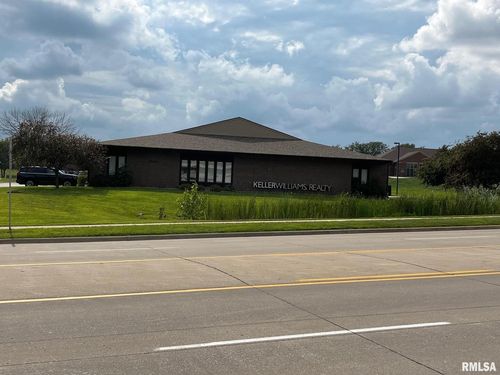 3580 Utica Ridge Rd, Bettendorf, IA, 52722-1620 | Card Image