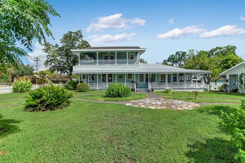 864 N Franklin St, La Grange, TX, 78945-1620 | Card Image