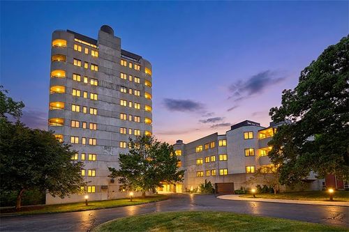404-3930 Grand Ave, Des Moines, IA, 50312-3519 | Card Image