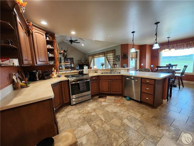 Kitchen | Image 12
