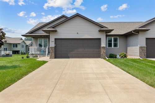 2103 Snapdragon Cir Sw, Cedar Rapids, IA, 52404-2177 | Card Image