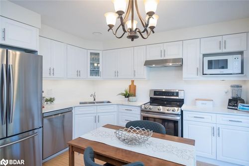 698 Edwards Ave, Milton, ON, L9T6B4 | Card Image