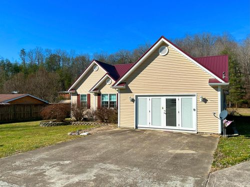 829 Boone Creek Rd, Stanton, KY, 40380-9435 | Card Image