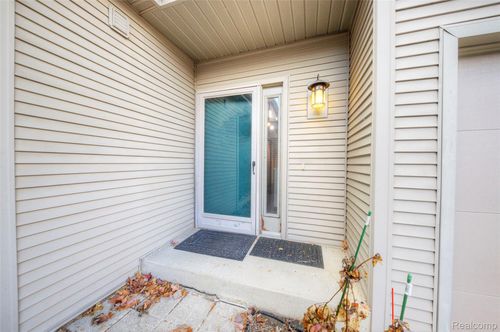 170-705 Preston Pointe Dr, Utica, MI, 48315 | Card Image