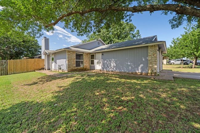 Oversized gorgeous mature shade tree welcomes you home. | Image 4