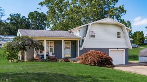 2915 Thorn Dr, Zanesville, OH, 43701-8401 | Card Image