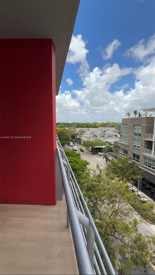 513-90 Ne 32nd Street, Miami, FL, 33137 | Card Image