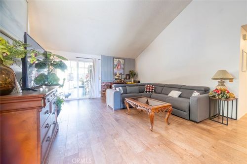 2433 Medina Ave, Simi Valley, CA, 93063-2651 | Card Image