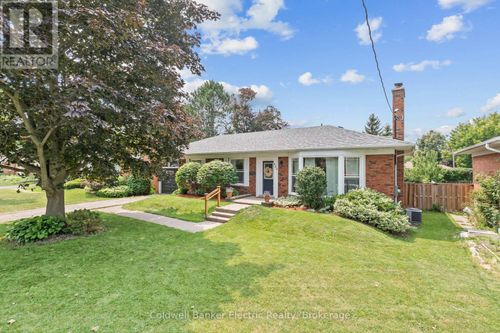 326 Cochrane St, Whitby, ON, L1N5J3 | Card Image