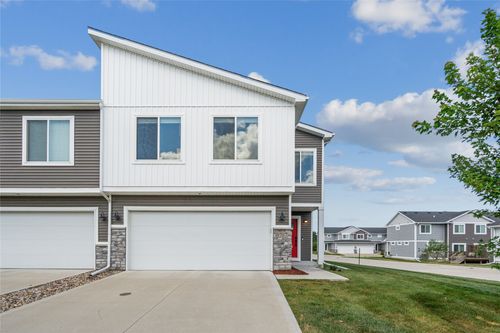 9707 Crowning Dr, West Des Moines, IA, 50266-5055 | Card Image