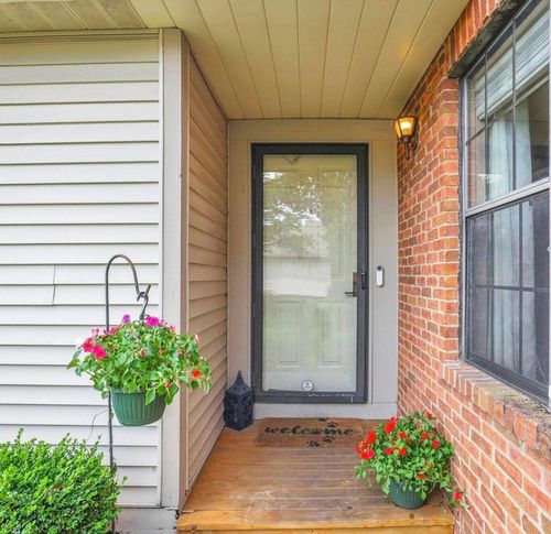 1261 Somerset Way, Pickerington, OH, 43147-8820 | Card Image