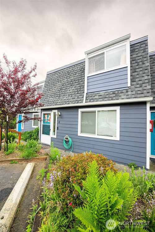 a4-1421 W Casino Rd, Everett, WA, 98204-1557 | Card Image