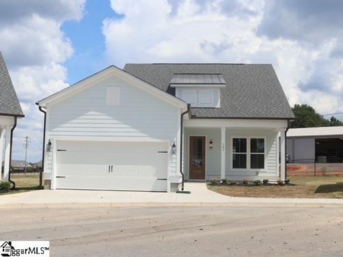 121 Cottage Ln, Greenwood, SC, 29649-8304 | Card Image