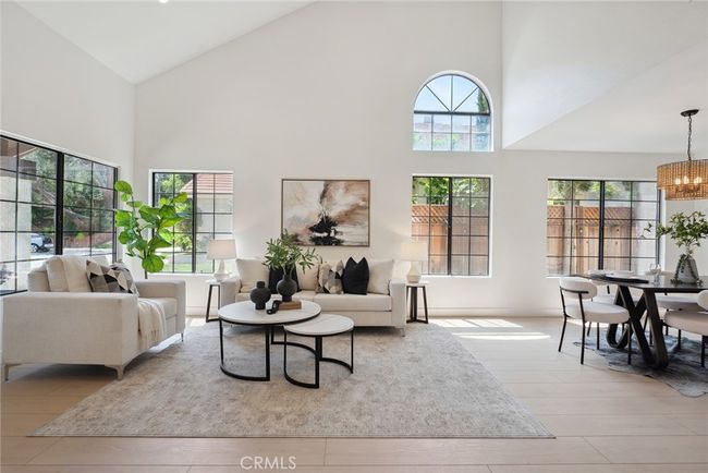 Living Room, vaulted ceilings | Image 4