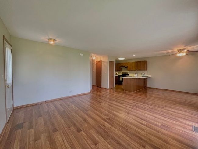 5 - 304 University Ln, Townhouse with 2 bedrooms, 1 bathrooms and 1 parking in Elk Grove Village IL | Image 5