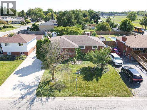 407 Richmond St, Amherstburg, ON, N9V3E8 | Card Image
