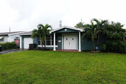 2081 Utopia Dr, Miramar, FL, 33023-2438 | Card Image