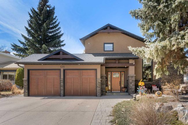 135 Lake Adams Crescent Se, Home with 4 bedrooms, 3 bathrooms and 4 parking in Calgary AB | Image 1