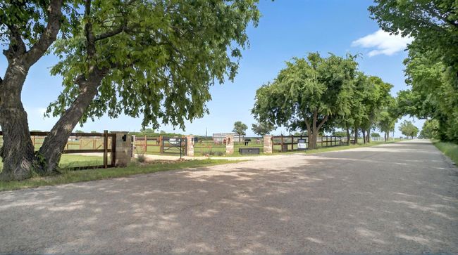 7608 N Branch Rd, House other with 5 bedrooms, 4 bathrooms and null parking in Krum TX | Image 4