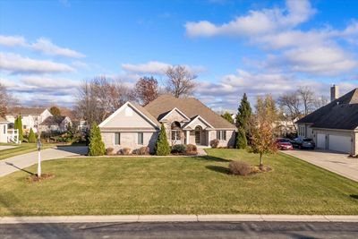 W144N9896 Sun Valley Trail, House other with 4 bedrooms, 3 bathrooms and null parking in Germantown WI | Image 2