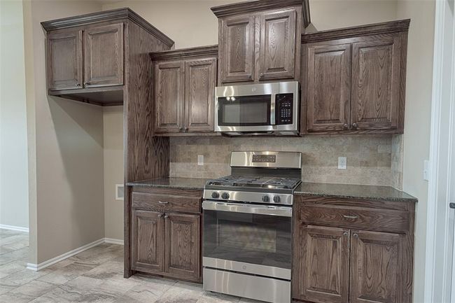 2024 W Black Powder Way, House other with 4 bedrooms, 2 bathrooms and null parking in Mustang OK | Image 10