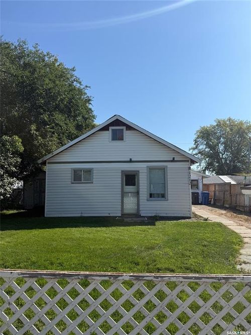 1212 108th St, North Battleford, SK, S9A2B4 | Card Image