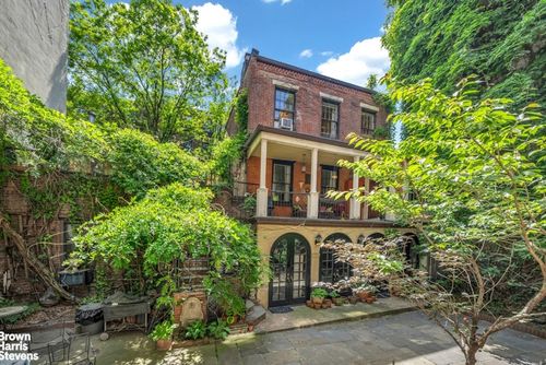 2r-422 W 46th St, New York, NY, 10036-3505 | Card Image