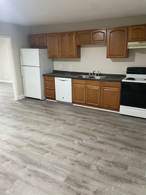 apt-1-5 Oliver St, Southbridge, MA, 01550-2062 | Card Image