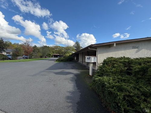 18840 Beatrice Dr, Sonoma, CA, 95476-4617 | Card Image