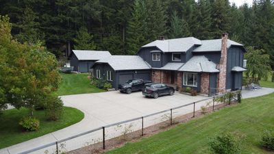 1682 Gibb Rd, House other with 4 bedrooms, 2 bathrooms and 6 parking in Roberts Creek BC | Image 3