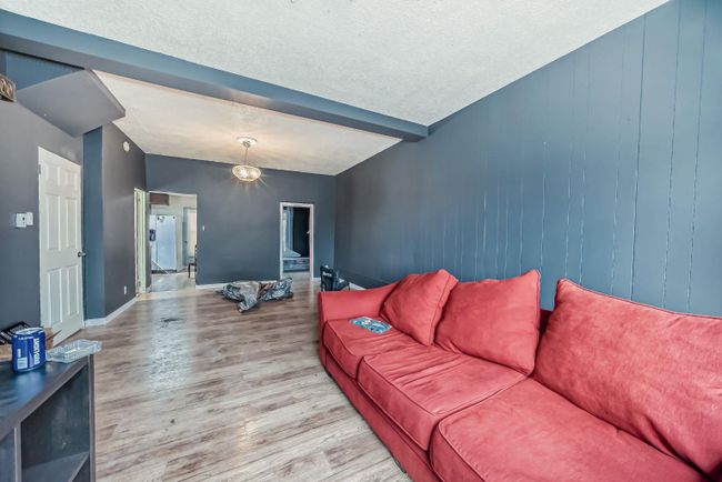 2525 16 A Street Se, Home with 4 bedrooms, 2 bathrooms and 2 parking in Calgary AB | Image 11