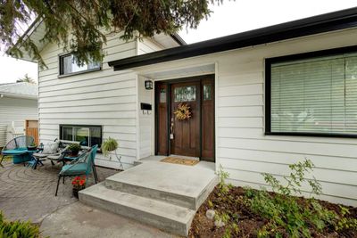 8416 7 St Sw, House detached with 2 bedrooms, 2 bathrooms and 2 parking in Calgary AB | Image 2