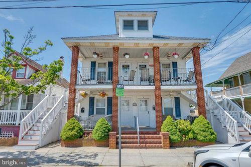 210 E Hand Ave, WILDWOOD, NJ, 08260-4543 | Card Image