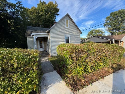 410 E Mulberry St, Salem, IN, 47167-2140 | Card Image