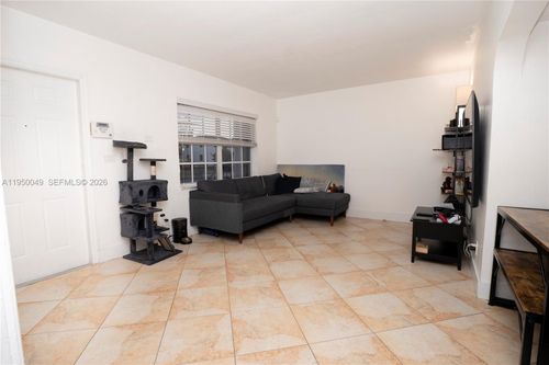 1-111 Sw 31st Ct, Miami, FL, 33135-1220 | Card Image