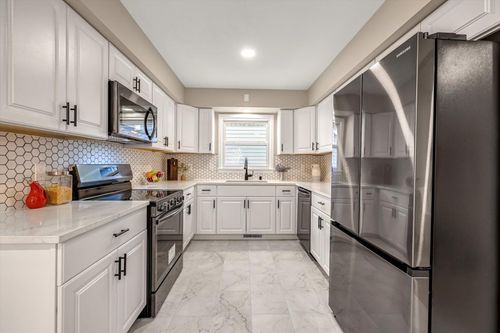 1207 S 98th St, WEST ALLIS, WI, 53214-2640 | Card Image