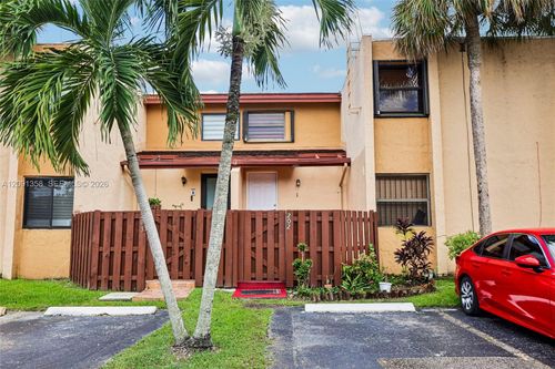 5-202-241 W Park Dr, Miami, FL, 33172-5457 | Card Image