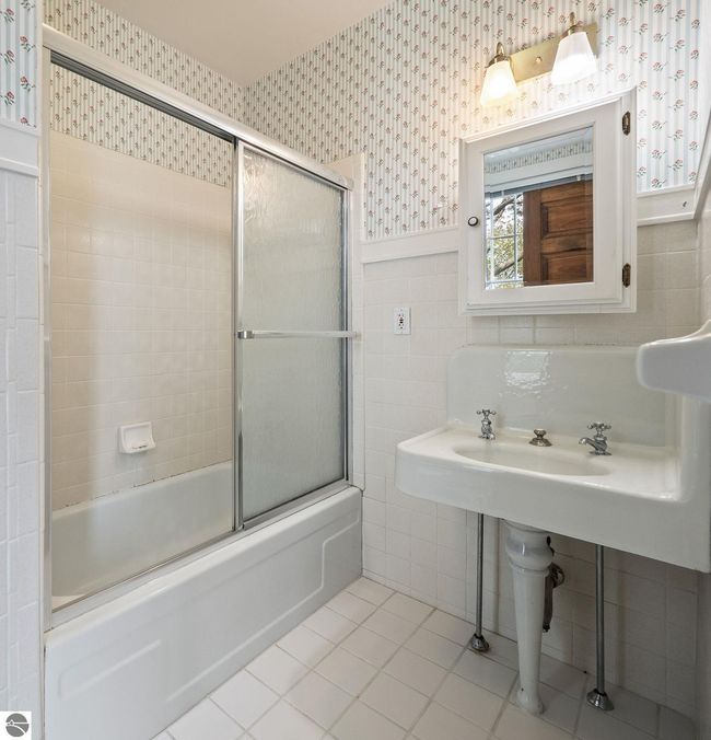 431 Michigan Ave, House other with 10 bedrooms, 7 bathrooms and null parking in Charlevoix MI | Image 56