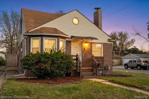 15800 Biltmore St, Detroit, MI, 48227-1560 | Card Image