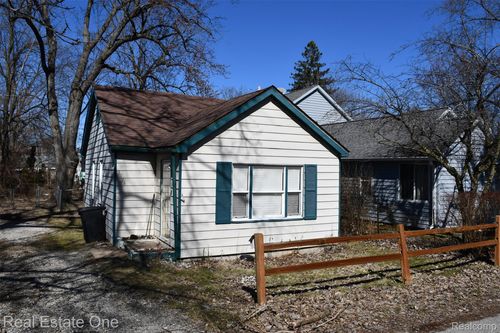 3026 Norcott Dr, Keego Harbor, MI, 48320-1065 | Card Image