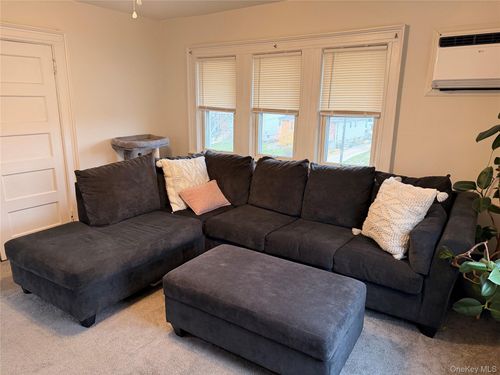 65 W Windsor Pkwy, Oceanside, NY, 11572-3930 | Card Image