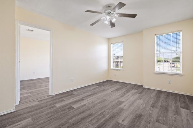 Unfurnished room with dark wood-style floors, a ceiling fan, and baseboards | Image 33