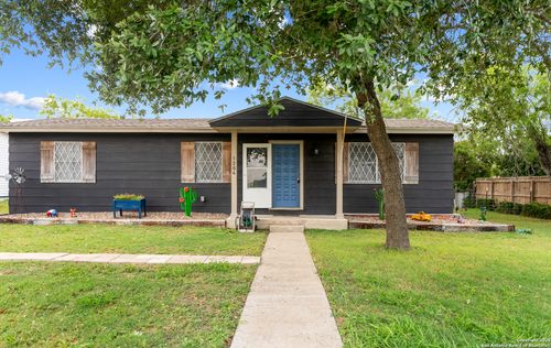 1204 Fannin St, George West, TX, 78022-2203 | Card Image