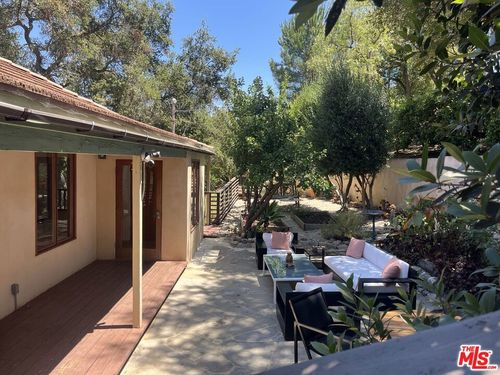 19747 Horseshoe Dr, Topanga, CA, 90290-3237 | Card Image