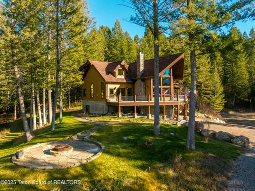 1558 Trail Ridge Rd, Alpine, WY, 83128 | Card Image