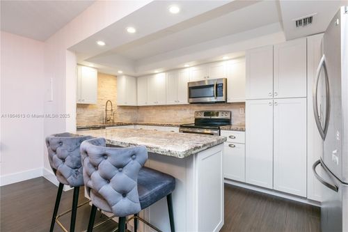 ph-10-20291 Ne 30th Ave, Aventura, FL, 33180-2026 | Card Image