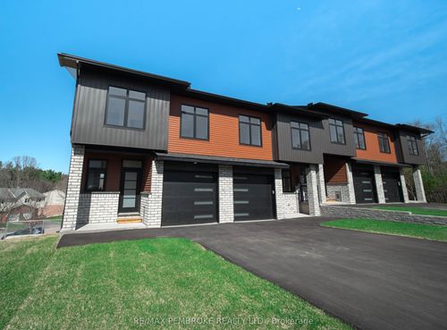 13 Northbrook Rd, Petawawa, ON, K8H3N4 | Card Image