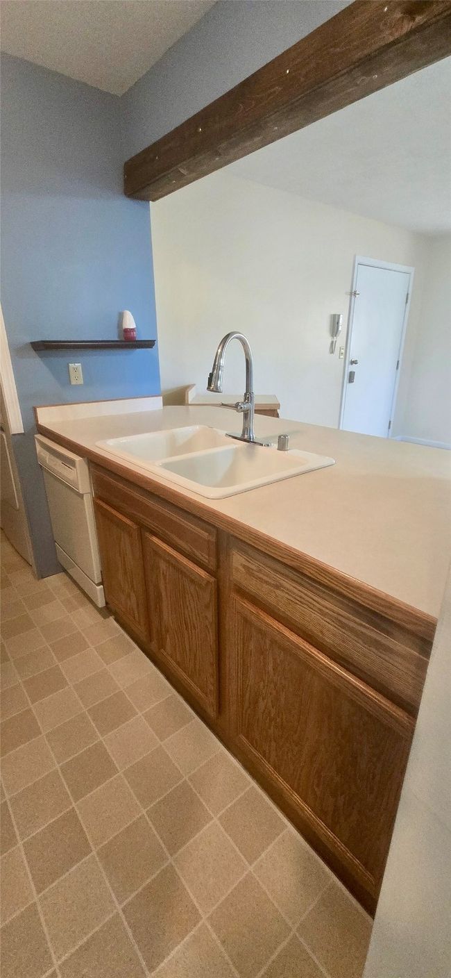 Storage area with a garage | Image 17