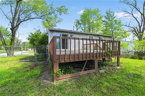 8701 E 96th Ter, Kansas City, MO, 64134-1833 | Card Image